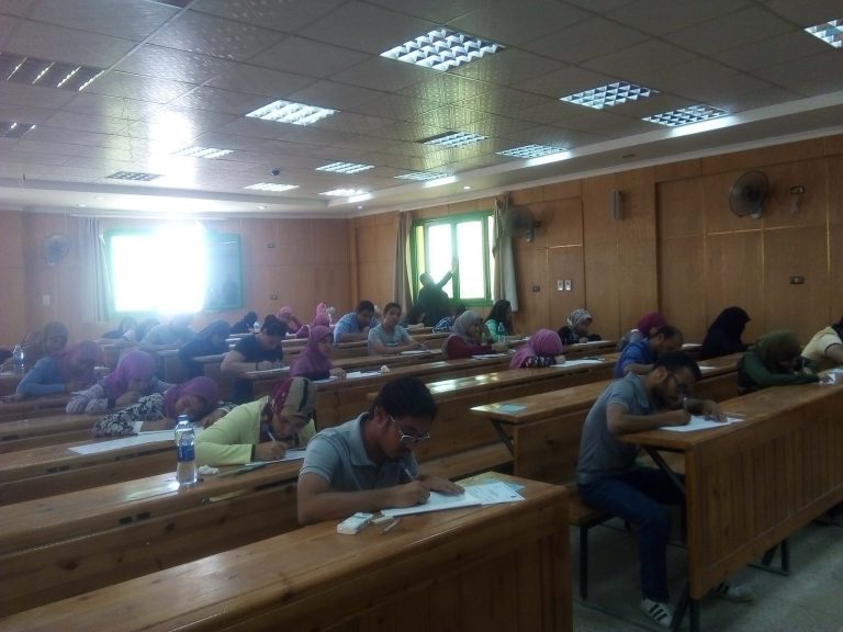 بدء امتحانات نهاية الفصل الدراسى الثانى