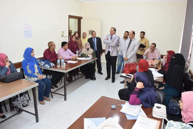 تكريم 16 من القيادات التعليمية بدورة جامعة سوهاج للتخطيط الاستراتيجي
