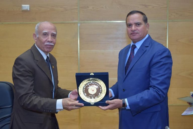 جامعة سوهاج تٌحي ذكري اكتوبر عبر ندوة عن الأمن القومي