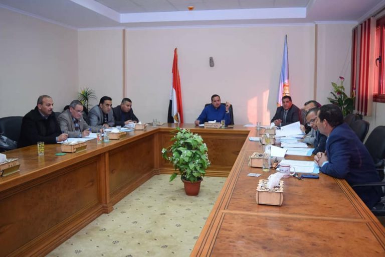 مركز الاستشارات الهندسية بجامعة سوهاج يعقد اجتماعه الدوري