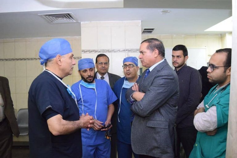 الجمل.. يجري عمليات قلب مفتوح للأطفال بمستشفى جامعة سوهاج