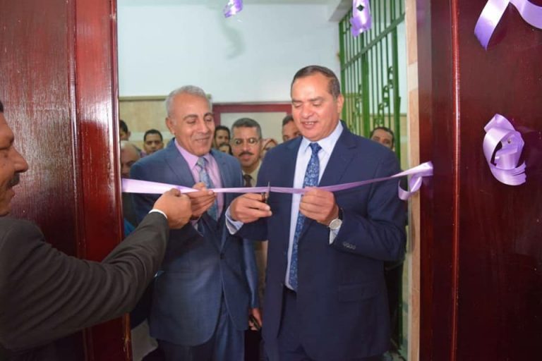 “عزيز” يفتتح مكتبة التراث والرسائل العلمية بآثار سوهاج