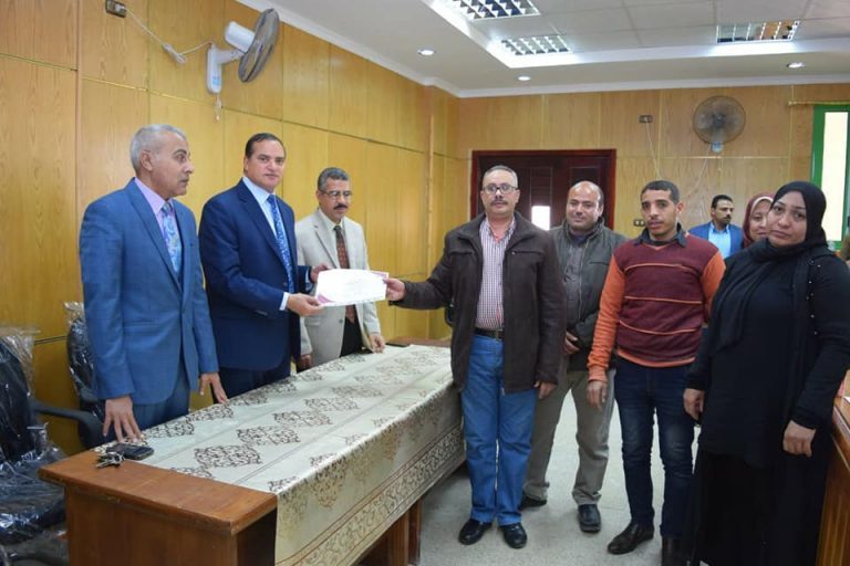 عزيز يكرم الفائزين بمسابقة “إدارتنا جميلة” بآثار سوهاج