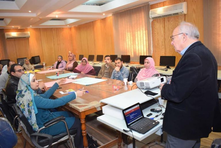جامعة سوهاج تنظم ورش عمل عن “كيفية كتابة المشاريع البحثية” بالتعاون مع “DAAD”