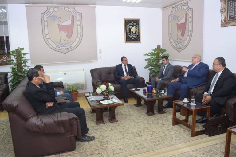 جامعة سوهاج تبحث سبل التعاون مع الشركة العربية للتصنيع