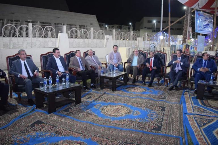 كلية آثار سوهاج تشارك في مهرجان التسوق للحرف والصناعات التراثية.