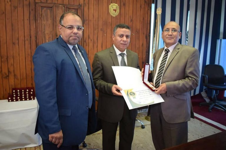 تكريم ١١٢ إداري ممن بلغوا سن التقاعد بجامعة سوهاج