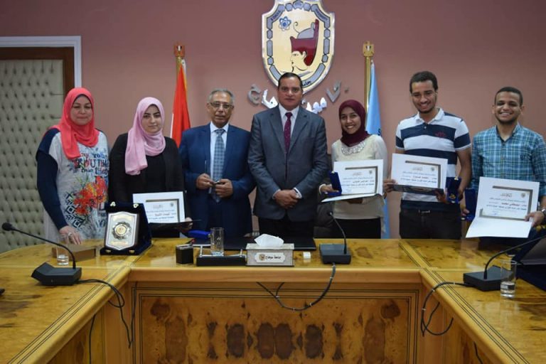 تكريم ابناء جامعة سوهاج من أصحاب المشروعات والمبادرات المتميزة