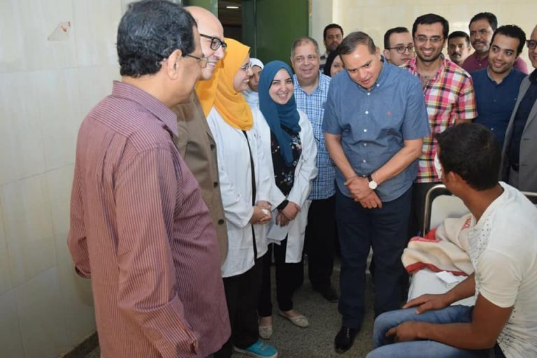 مناظرة 100 حالة بورشة عمل عن “تشخيص وعلاج الحول” بطب سوهاج