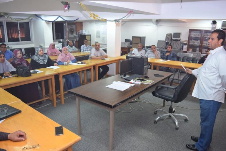 دورة تدريبية للعاملين بإدارات المشتريات والمخازن بجامعة سوهاج