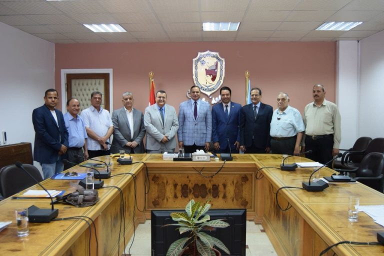 رئيس جامعة سوهاج يعقد الاجتماع التنسيقي الأول مع جهاز تنمية المشروعات