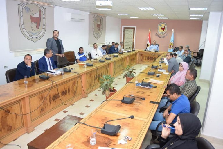 رئيس جامعة سوهاج يعقد الاجتماع التنسيقي الأول مع جهاز تنمية المشروعات