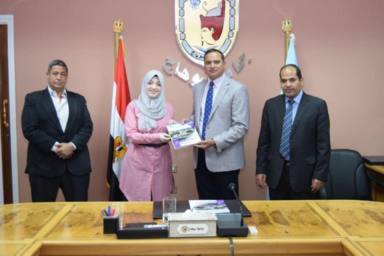 جامعة سوهاج تكرم متدربي الدفعة الأولى لبرنامج التميز في ضمان الجودة
