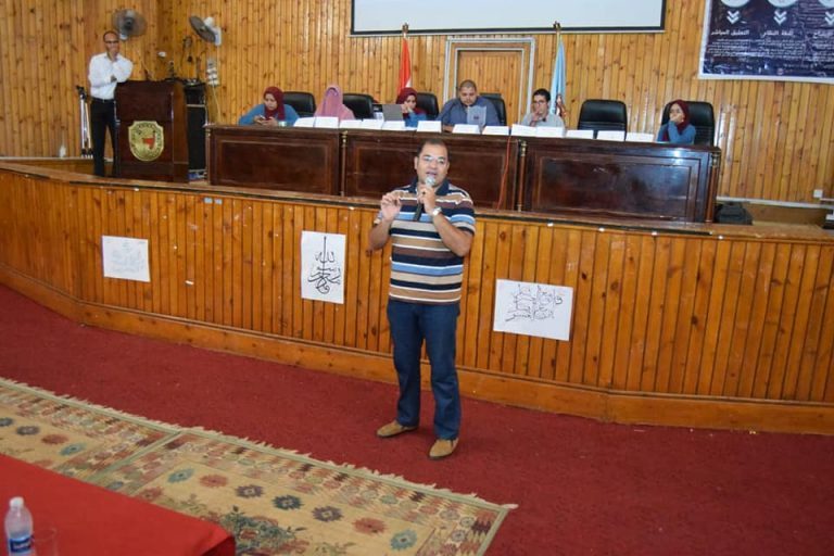 جامعة سوهاج تكرم طلاب الإتحاد المصرى لكلية الصيدلة الأفضل على مستوى الجمهورية