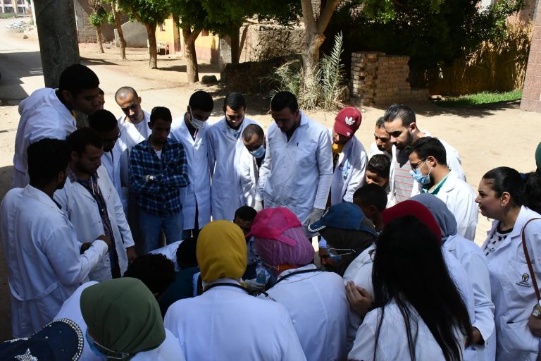 قافلة بيطرية مجانية بقرية  أولاد مامن مركز سوهاج