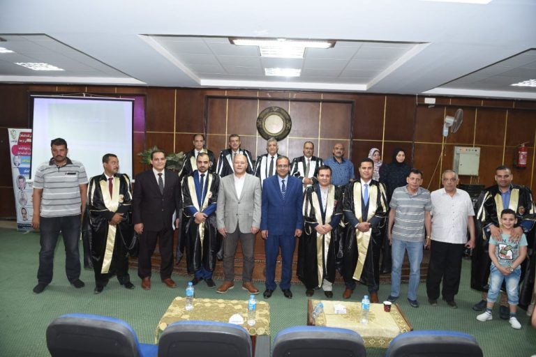 جامعة سوهاج تناقش المشاريع البحثية لطلاب الماجستير المهني”MBA “