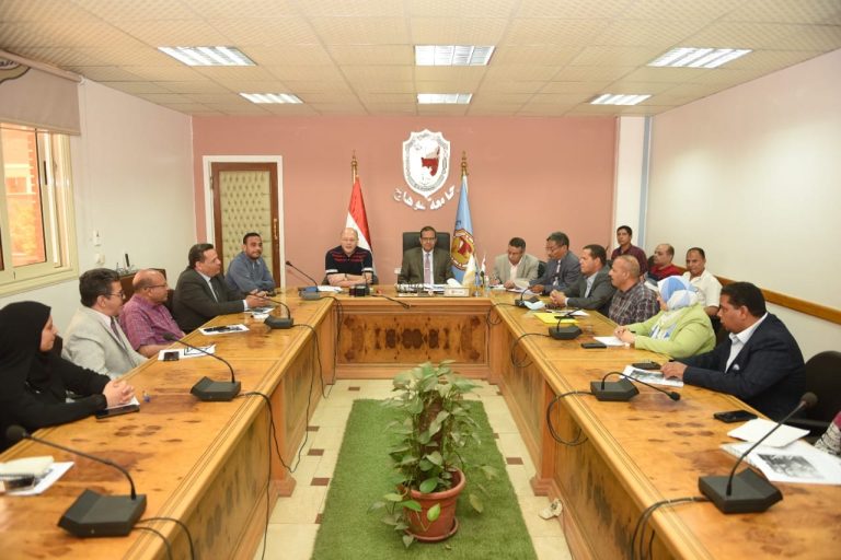 تفعيل التحول الرقمي في الدراسات العليا بجامعة سوهاج