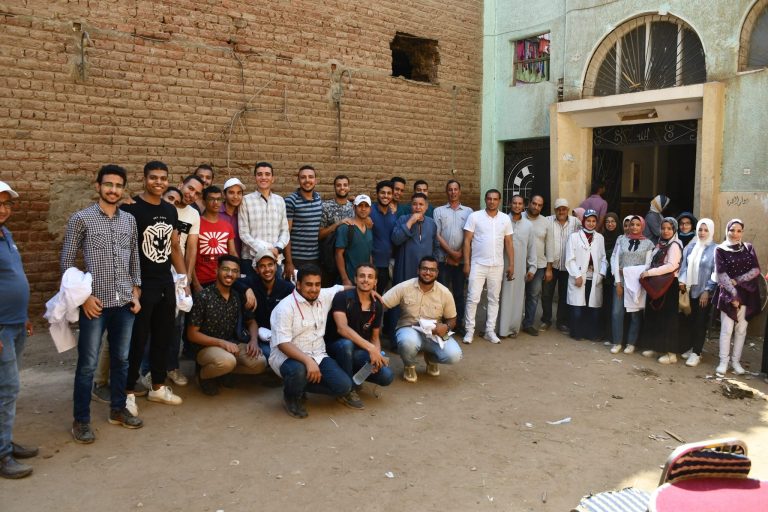 كلية الطب البيطرى تنظم قافلة بيطرية في طما بقريه   كوم العرب  وتناظر حولي  ٣٤٥حالة