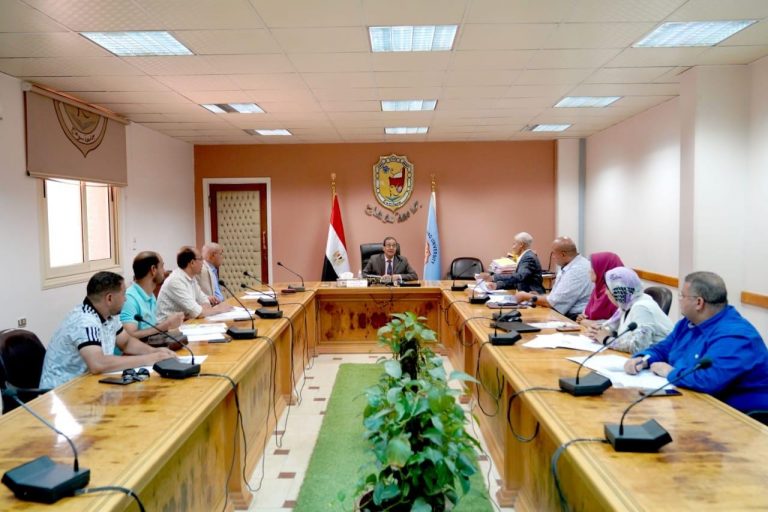 بميزانية قدرها ٣ مليون و٧٤٢ ألف جنيه.. رئيس جامعة سوهاج يعتمد خطة الأنشطة الطلابية للعام الجامعي الجديد