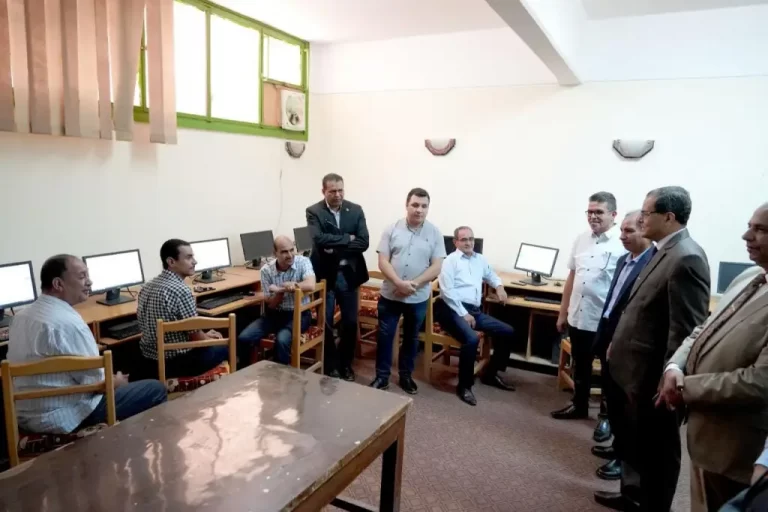 رئيس جامعة سوهاج يتفقد فعاليات البرنامج التدريبي على منصة ثينكي لأعضاء هيئة التدريس بالكليات