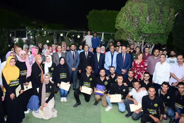 بالتعاون مع نقابة الصيادلة..جامعة سوهاج تختتم تدريب أساسيات العمل الصيدلي بمشاركة ١١٠ متدرب