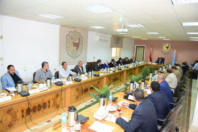 مجلس جامعة سوهاج يتخذ قراراً باستثناء أحد الطلاب من ذوى الإعاقة البصرية من شرط الترتيب لقيده لدرجة الماجستير فى تكنولوجيا التعليم