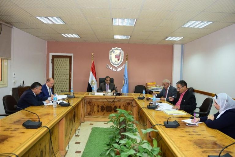 *رئيس جامعة سوهاج يترأس الاجتماع الأول لتدشين ‏صندوق الوقف الخيري للبحث العلمي والتكنولوجي*