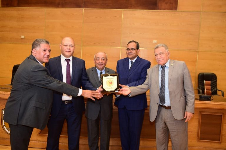 هندسة سوهاج تستقبل طلابها الجدد وتكرمالمتفوقين بحضور نقيب عام مهندسي مصر
