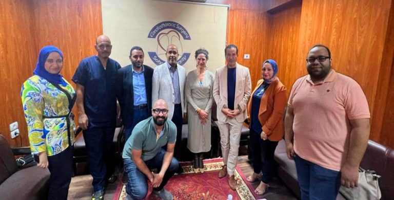 مستشفي سوهاج الجامعي تستقبل وفداً طبيًا هولندياً في مجال جراحة القلب والصدر