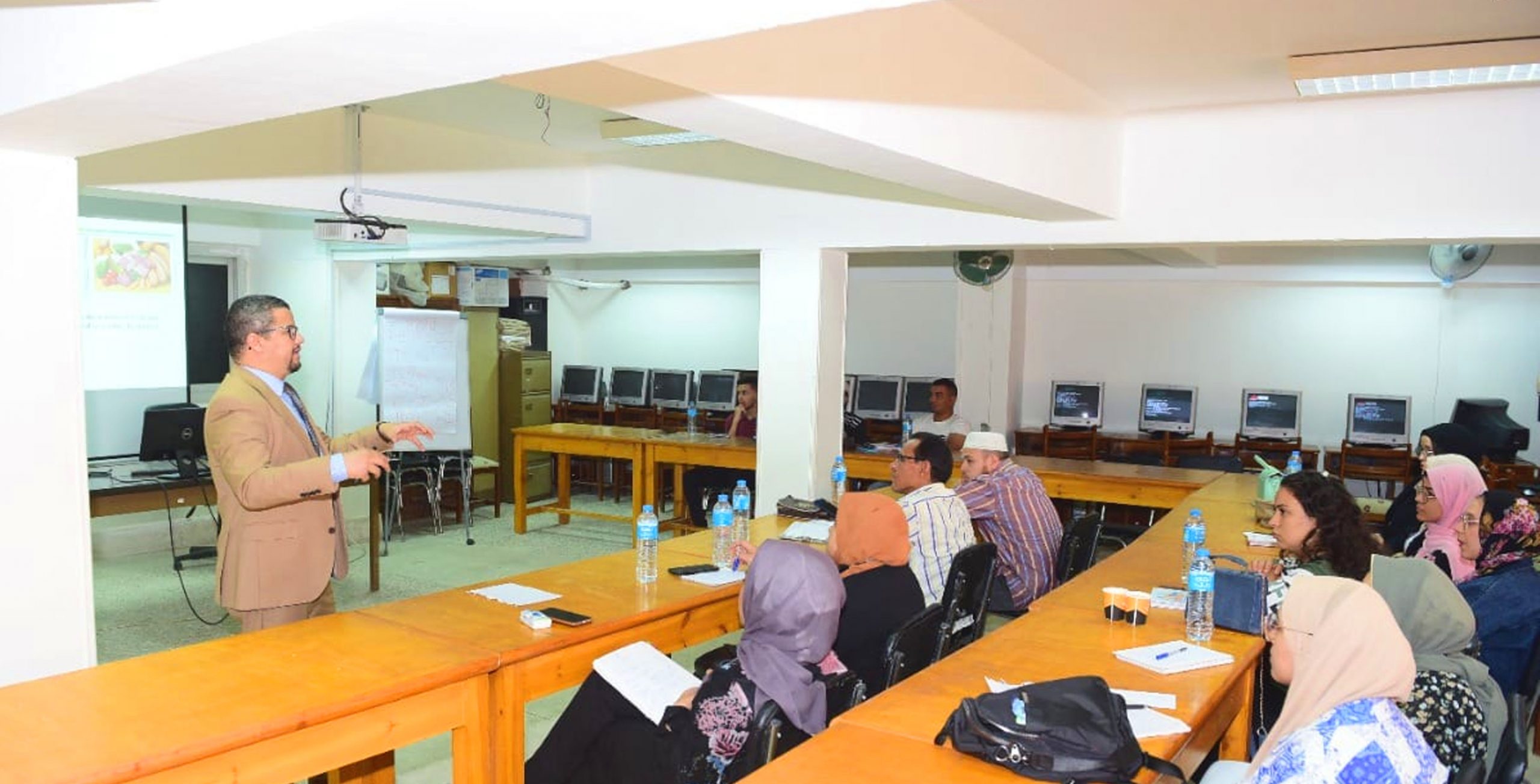 جامعة سوهاج تنظم دورة تدريبية عن المفاهيم الأساسية في سلامة الغذاء