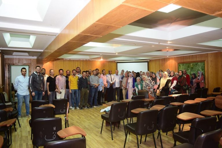 للمرة الثانية علي التوالي مستشفي سوهاج الجامعي تواصل اجتماعها بالأطباء المقيمين