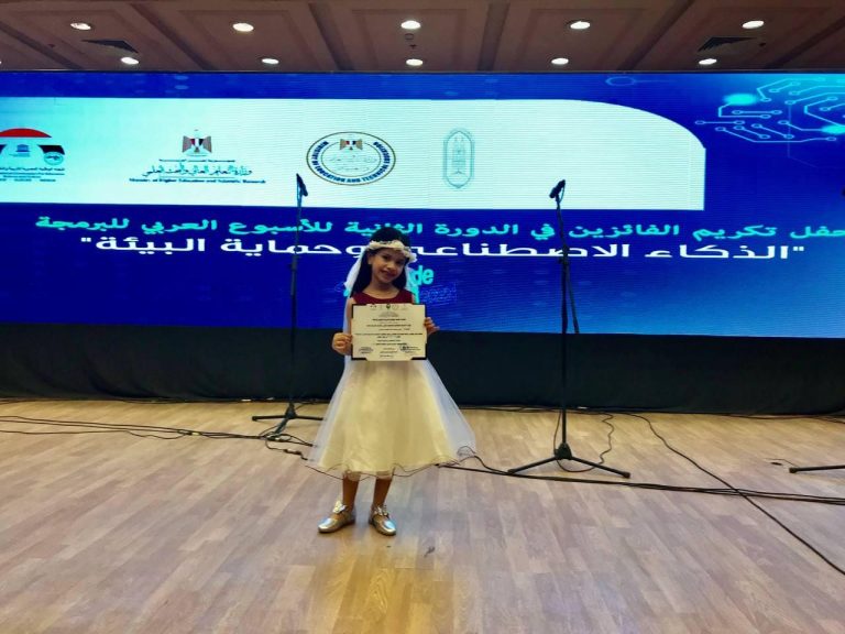 رئيس جامعة سوهاج يعلن ضم “مريم” أصغر مبرمجة فى الوطن العربي لمركز رعاية المبتكرين بالجامعة