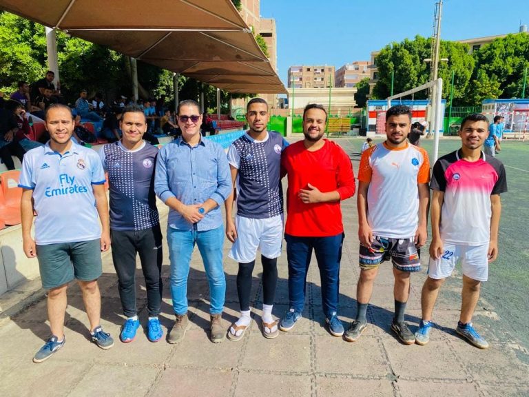 من فعاليات مشاركة كلية الطب البيطرى في بطولة جامعة سوهاج فى كرة القدم الخماسية والتعادل  1-1 مع كلية الاداب
