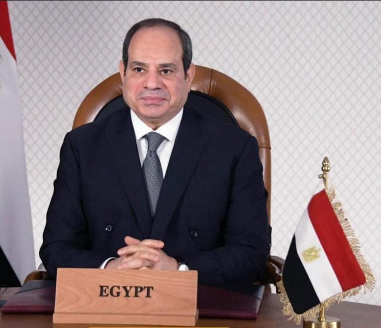 رئيس جامعة سوهاج يهنئ الرئيس السيسي ببدء فعاليات اليوم الأول لمؤتمر المناخ ويثمن دور مصر الريادي في دفع عجلة التنمية المستدامة