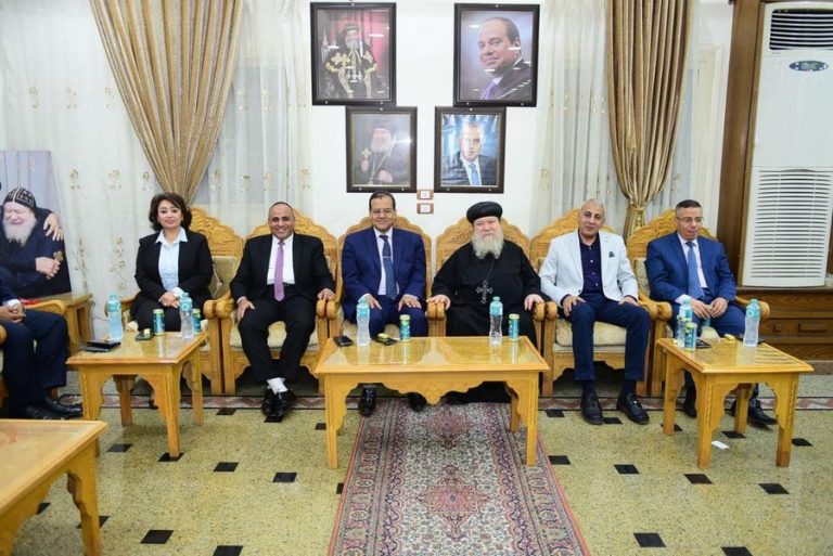 مجلس جامعة سوهاج يهنئ نيافة الأنبا باخوم لمنحه رتبة “مطران”