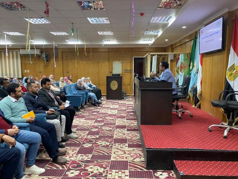 زراعة سوهاج تنظم ورشة عمل عن إعداد البحوث العلمية للنشر بالمجلات المصنفة فى نظام بنك المعرفة المصري