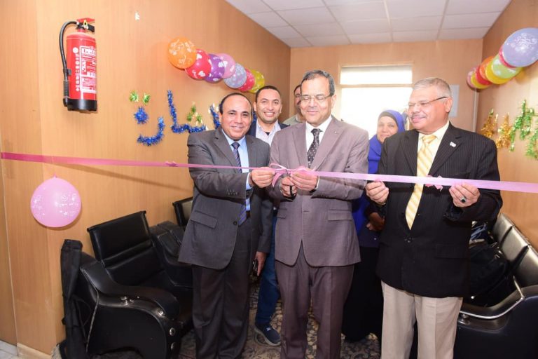 رئيس جامعة سوهاج يفتتح ورشة لغة الإشارة المتخصصة في الطب والتمريض بمركز نور البصيرة