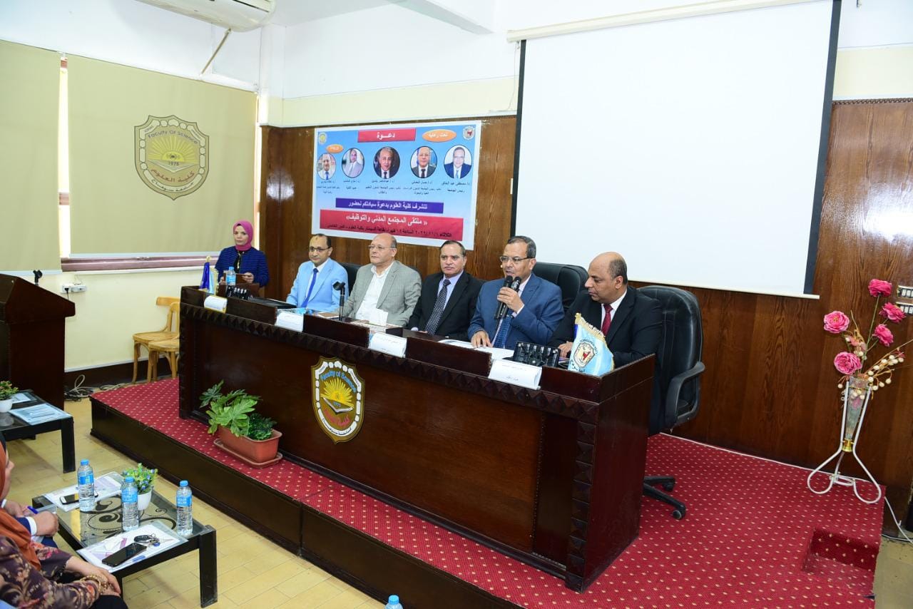 لجنة إختيار المتقدمين لمنصب عميد كليتي الهندسة والحاسبات والذكاء الاصطناعي بسوهاج تجري المقابلات الشخصية مع المرشحين