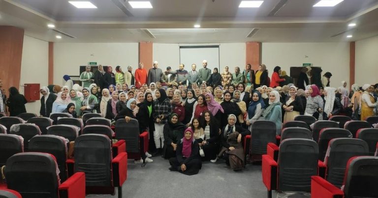 فتيات جامعة سوهاج يشاركن في الدورة المجتمعية “أسرة مستقرة =مجتمع آمن” بمدينة الغردقة