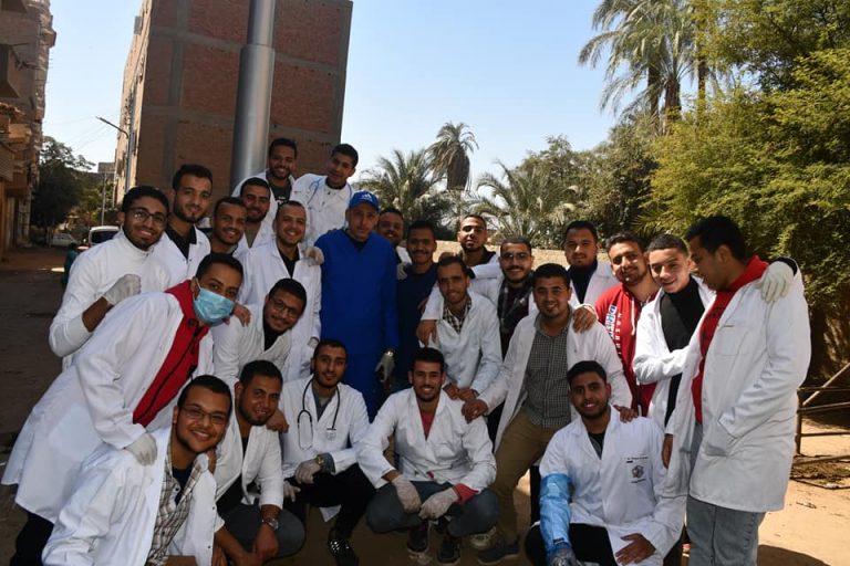 نظمت كليه الطب البيطري بجامعه سوهاج عن قافله مركز المراغه بقريه الشيخ يوسف