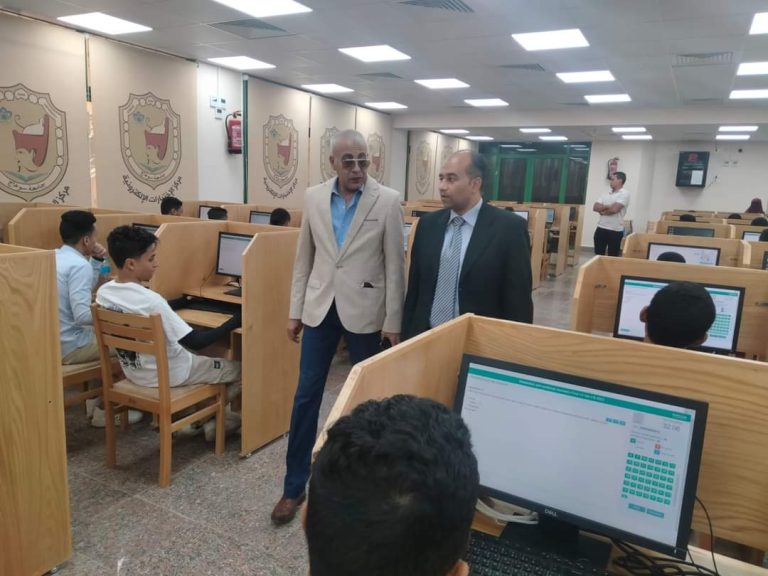 عميد كلية الطب البيطري بسوهاج يتفقد لجان الاختبارات الالكترونية بالكلية