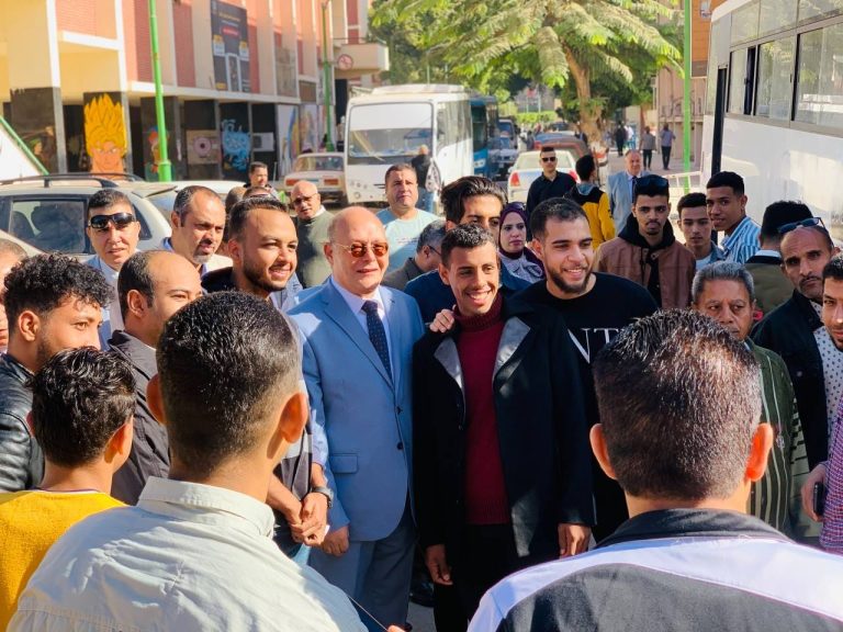 منتسبى كلية الطب البيطرى جامعه سوهاج مستمرون في المشاركة الفعالة في اليوم الثاني للانتخابات الرئاسية**