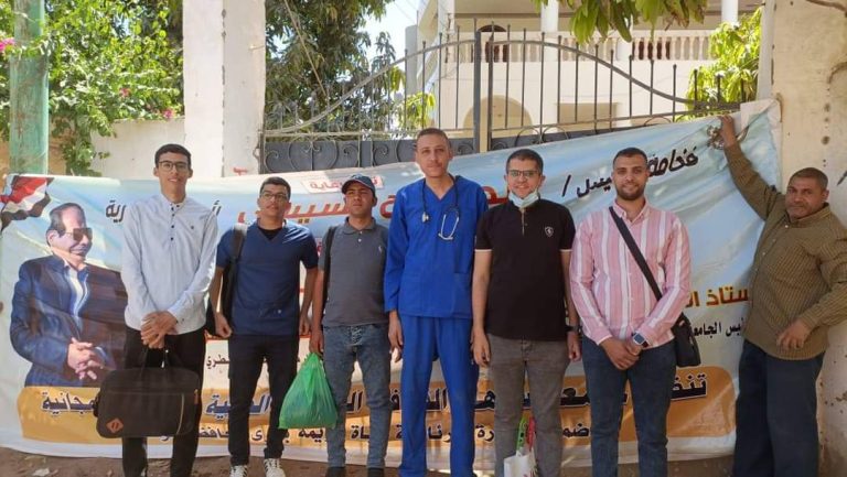 اشتركت كليه الطب البيطري جامعه سوهاج بالقوافل التنمويه المتكاملة لجامعه سوهاج(طبيه- بيطريه-