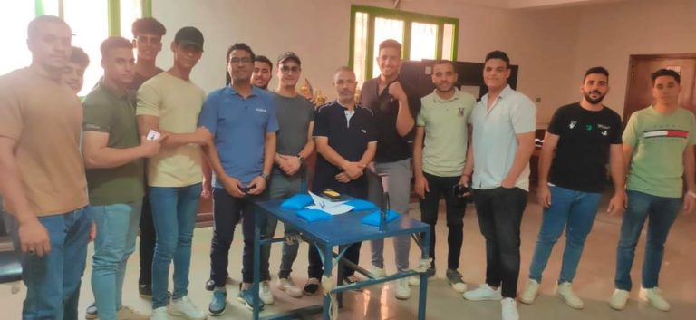 “١٠٠ يوم رياضة” مسابقة الابطال فى مصارعة الذراعين تنظمها كلية الطب البيطرى ضمن فعاليات المبادرة الرئاسية “بداية” جديدة لبناء