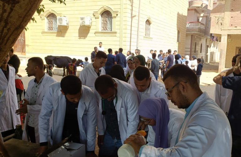 كلية الطب البيطري بجامعة سوهاج، إطلاق قوافلها البيطرية المجانية لعلاج الحيوانات، في إطار تنفيذها للمبادرة الرئاسية بداية،