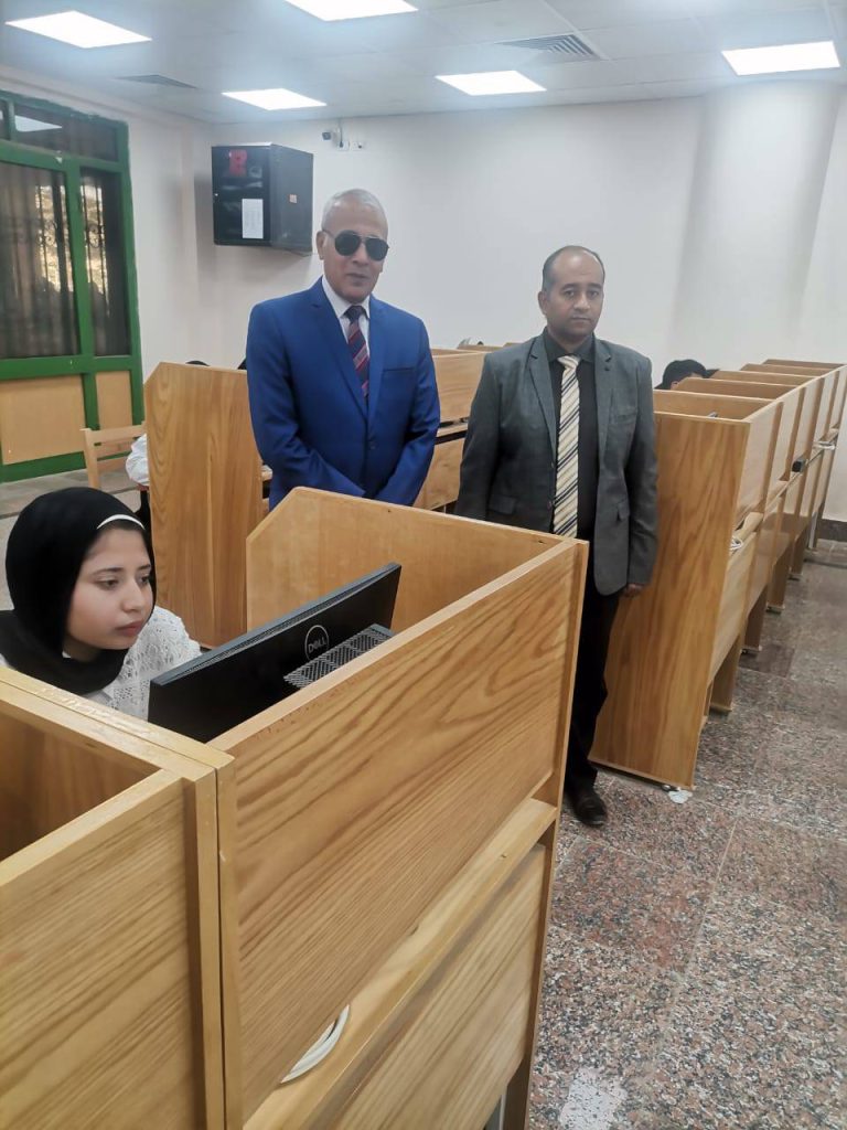 بدء إختبارات الطلاب للفصل الدراسي الأول للعام الجامعي 2024/2025م بكلية الطب البيطري بقاعة مركز الاختبارات الاليكترونيه