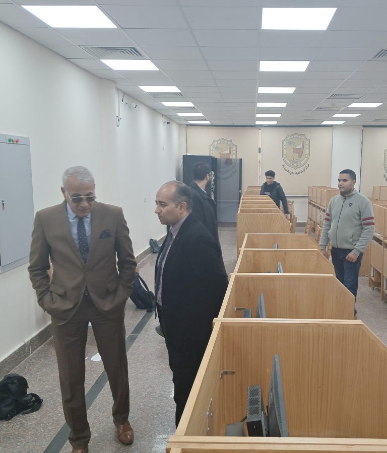 بدء إختبارات الطلاب للفصل الدراسي الأول للعام الجامعي 2024/2025م بكلية الطب البيطري بقاعة مركز الاختبارات الاليكترونيه
