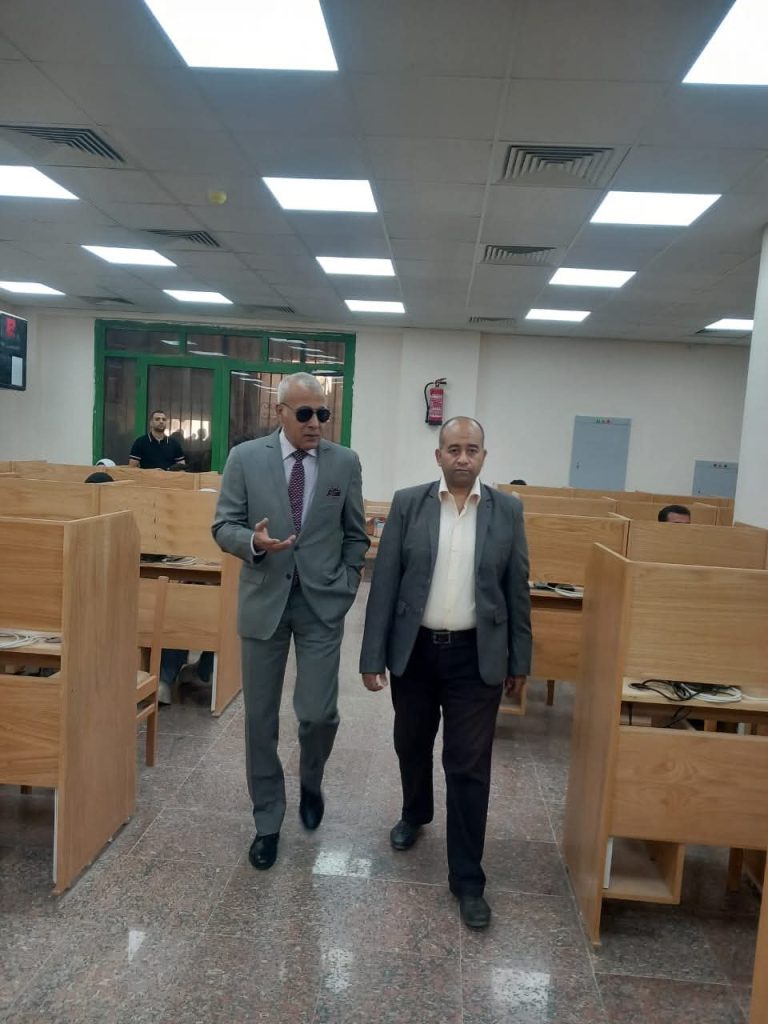 امتحانات الفصل الدراسي الثاني اليوم الثلاثاء الموافق ٢٠٢٥/٥/٢٠ بمركز الاختبارات الالكترونيه، وقد تفقد السيد الأستاذ الدكتور/ عبد الناصر ياسين نائب رئيس الجامعه لشئؤن التعليم و الطلاب والسيد الأستاذ الدكتور/ أسامة حسن أبو شامة عميد الكلية سير الامتحانات بمركز الاختبارات الالكترونيه بمقر الجامعة الجديدة بالكوامل وسط استقرار حالة الامتحانات والطلاب.