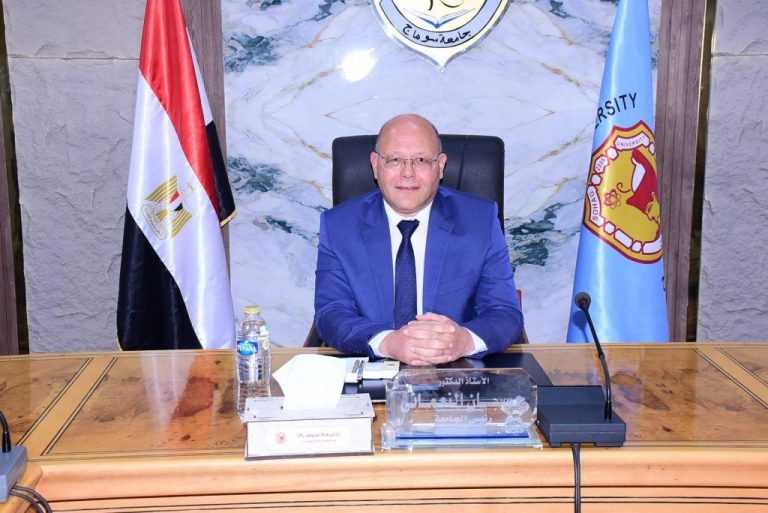 في خطوة هامة لأول مرة ..تركيب وتشغيل جهاز AVR لتثبيت التيار الكهربائى بتكلفة ٤٣ مليون ..لخدمة المرضي بمستشفى الطوارئ بجامعة سوهاج