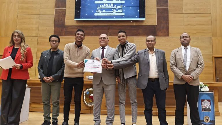 كلية الطب البيطري تحصد المركز الثاني في مسابقة تياترو جامعة سوهاج الموسم السادس عن عرض ( حلقه ذكر ) ..